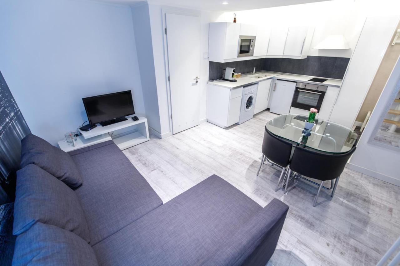 Sleek Minimalist Studio At Inner City Boedapest Buitenkant foto