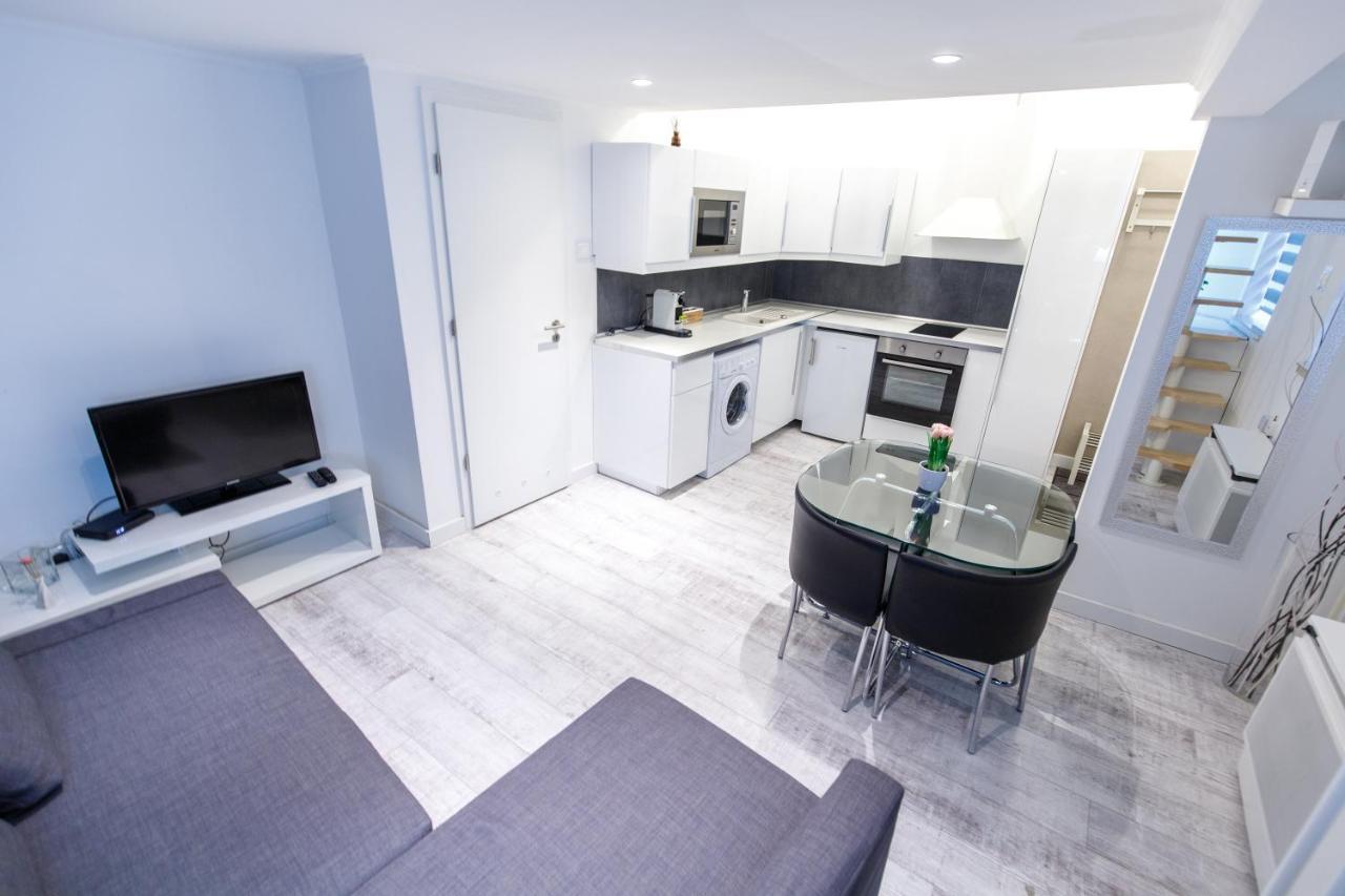 Sleek Minimalist Studio At Inner City Boedapest Buitenkant foto