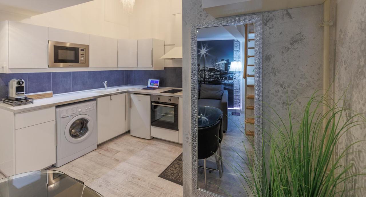 Sleek Minimalist Studio At Inner City Boedapest Buitenkant foto
