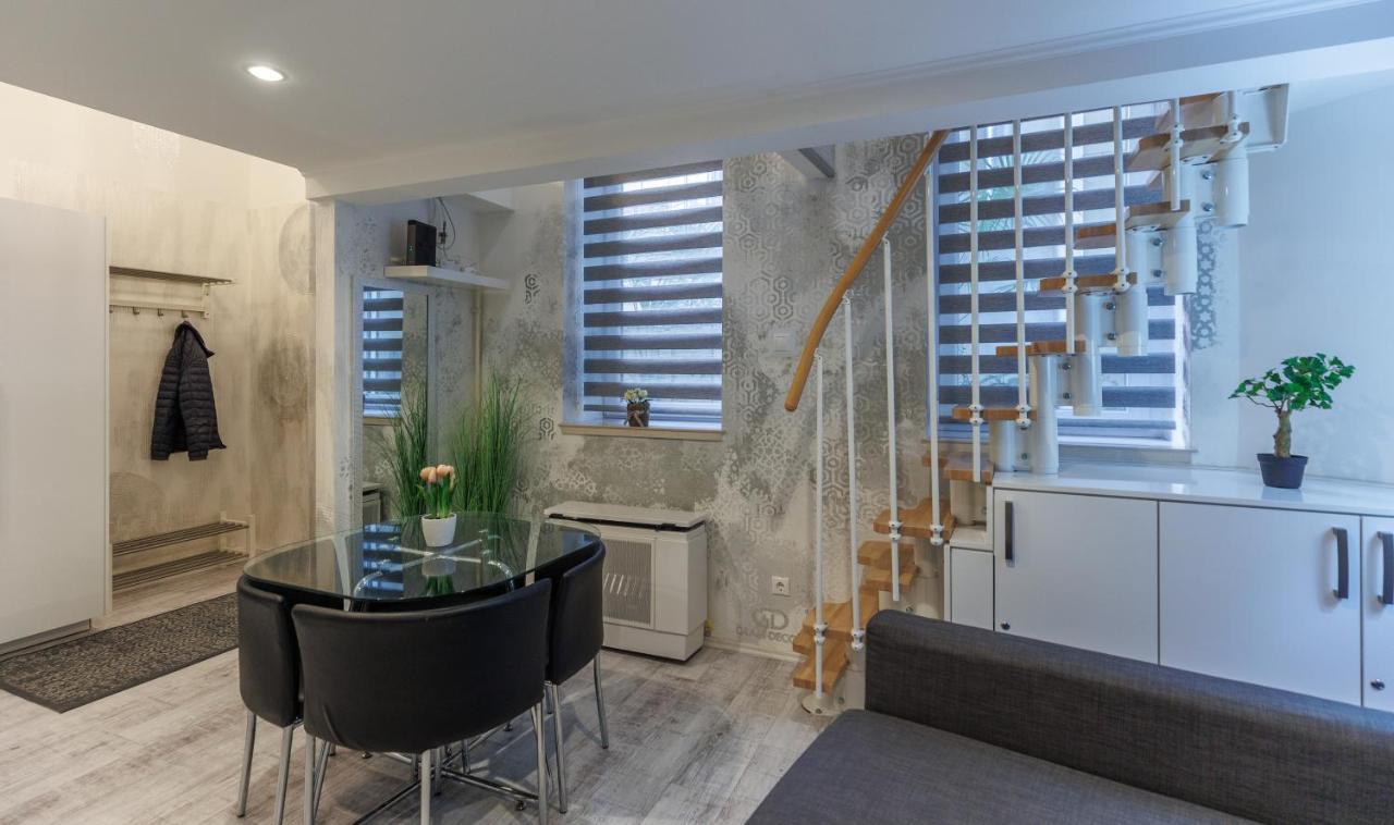 Sleek Minimalist Studio At Inner City Boedapest Buitenkant foto