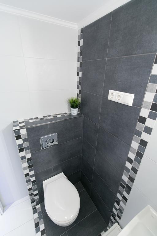 Sleek Minimalist Studio At Inner City Boedapest Buitenkant foto